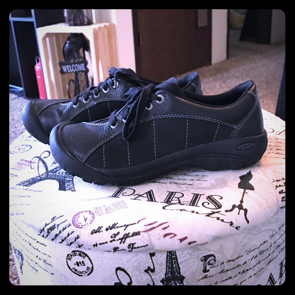 Women's size 9 KEEN Presidio leather Shoes