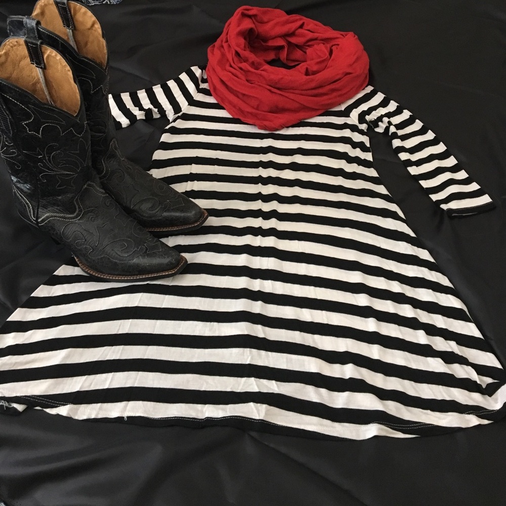 🎉 B&W stripe dress - Sm