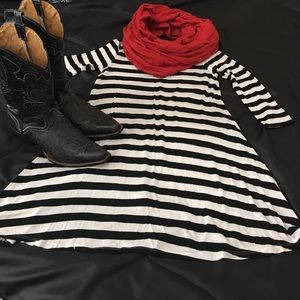 🎉 B&W stripe dress - Sm