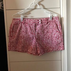 Red/white vineyard vines shorts