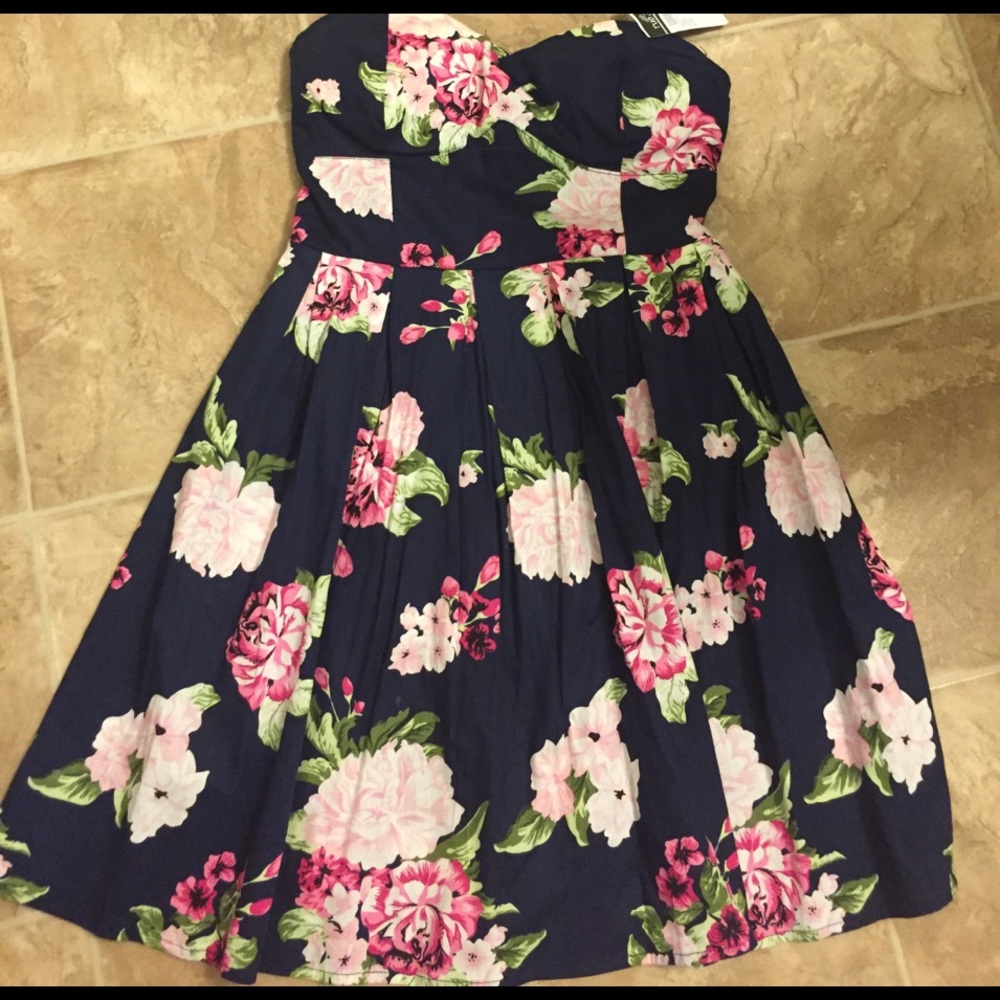 CHAROLETTE RUSSE NEW W/tag