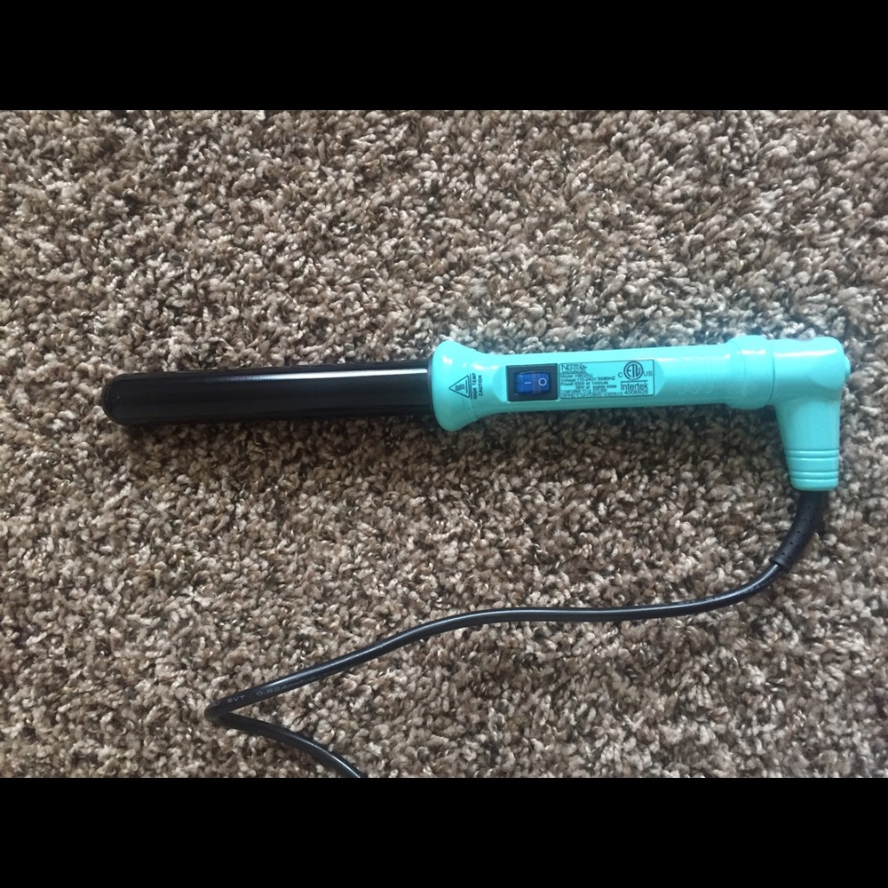 1 inch curling wand! Teal handle.