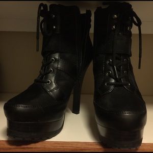 Jennifer Lopez combat pumps