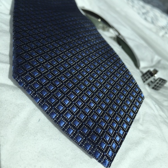 Michael Kors Tie - Picture 2 of 4