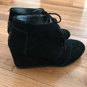 Toms Desert Wedge Booties Blk Suede 7.5