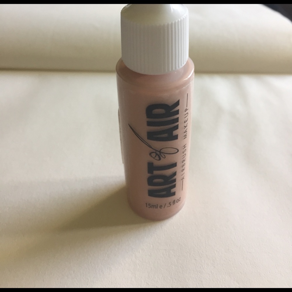 Buff Beige Airbush makeup .5 fl oz
