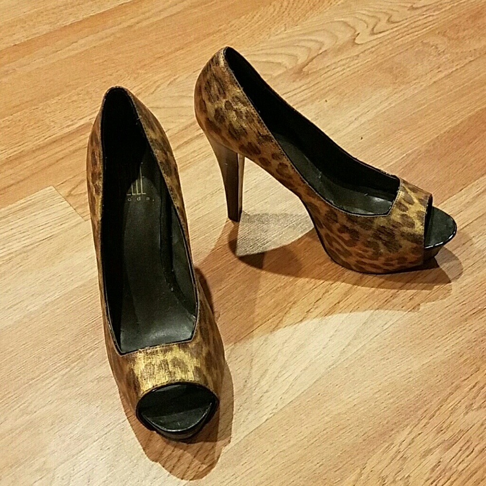 Pelle Moda Leopard Peep Toe Pumps