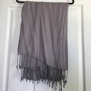🎉 Silvery Grey Scarf