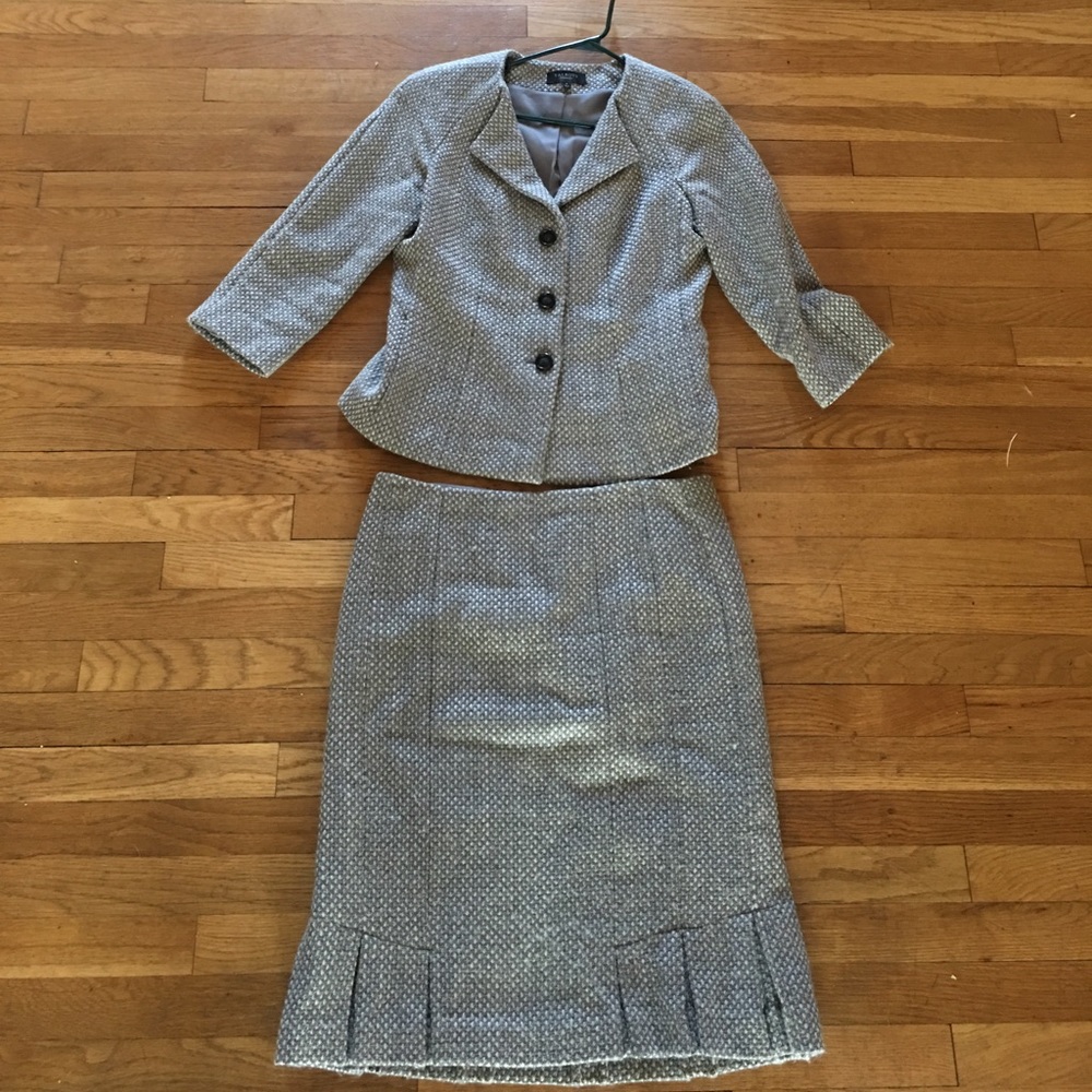 Two piece wool suit size 8 gray and white