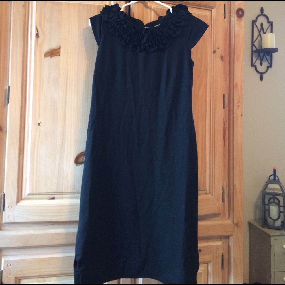 Taylor, black ruffle collar dress