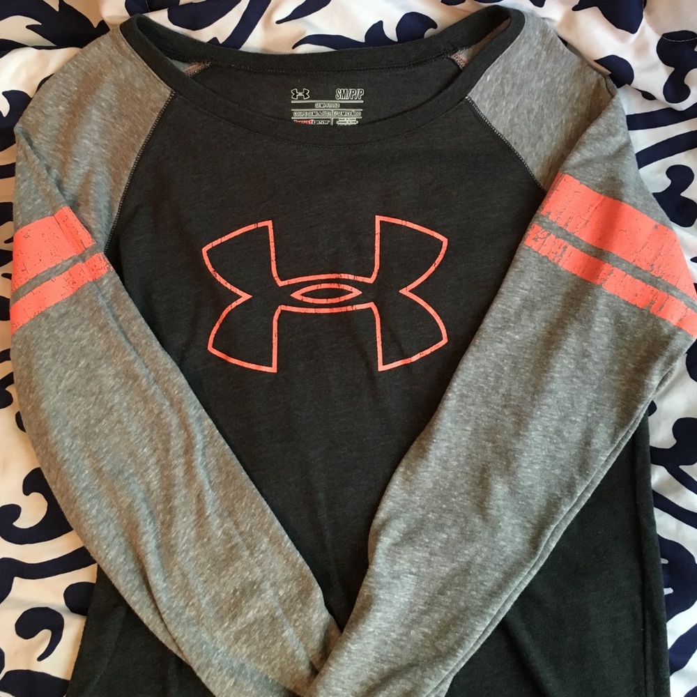 Women's Underarmour long sleeve