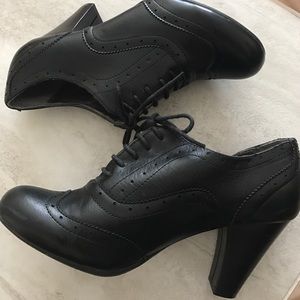 Cute little ankle boots.