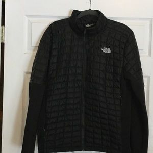 North face men's athletic but warm down jacket
