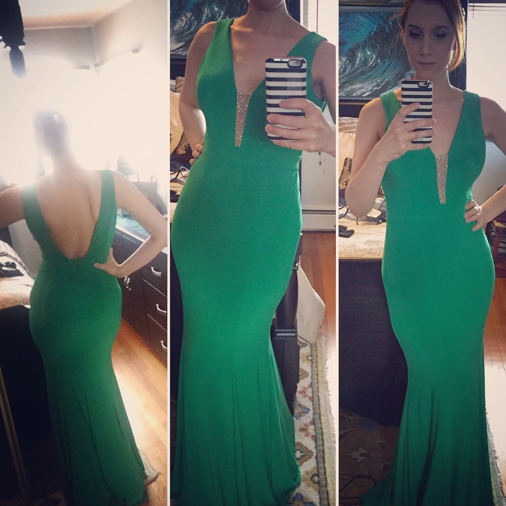Emerald Green Xscape trumpet 🎺 prom dress