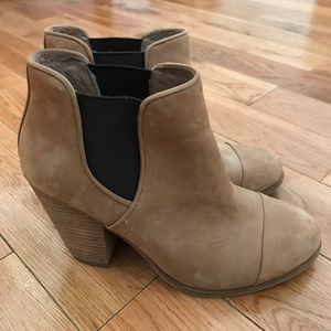 Vince Camuto Hame Booties Sand 7.5