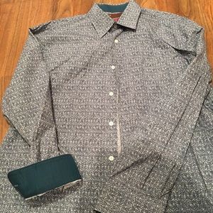 Slim Fit Perry Ellis Men's Shirt.