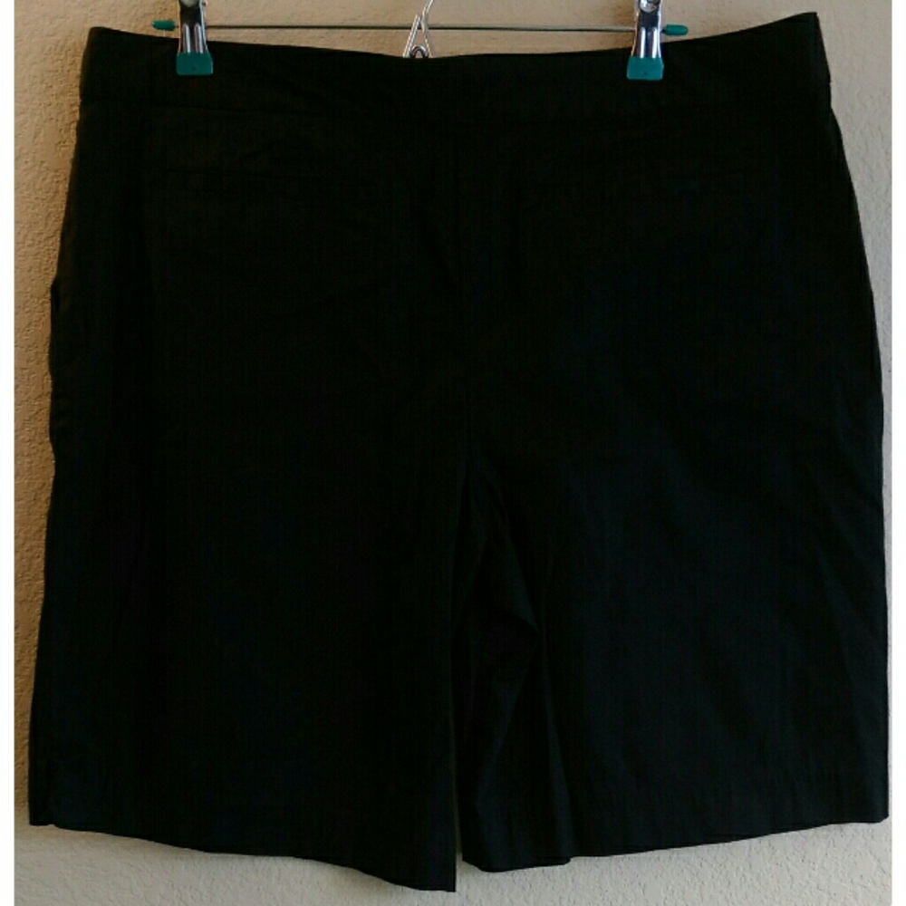 Bermuda Shorts - Picture 2 of 5