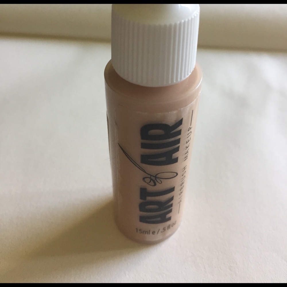 Honey air brush foundation .5 fl oz