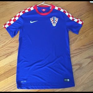 Croatia soccer jersey men's size small.