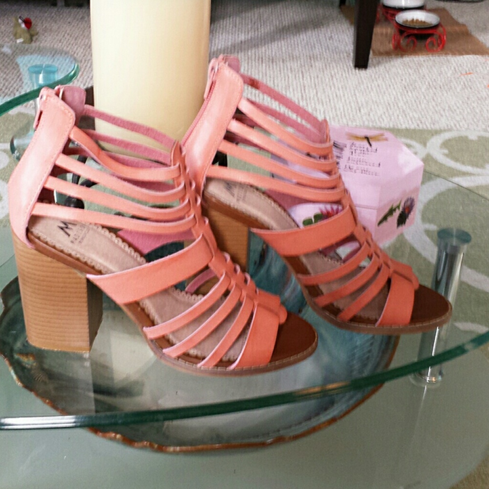Coral Sandal (Final price, no offers!!!)