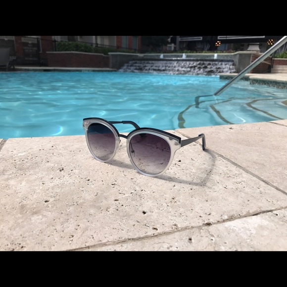 ☀️ Opaque Cobalt Blue Sunnies NEW WITH TAGS - Picture 2 of 3