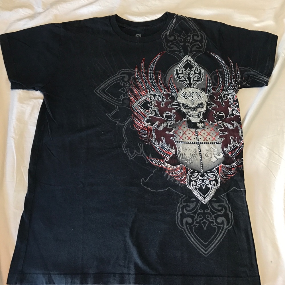 Black fashioned short sleeved shirt