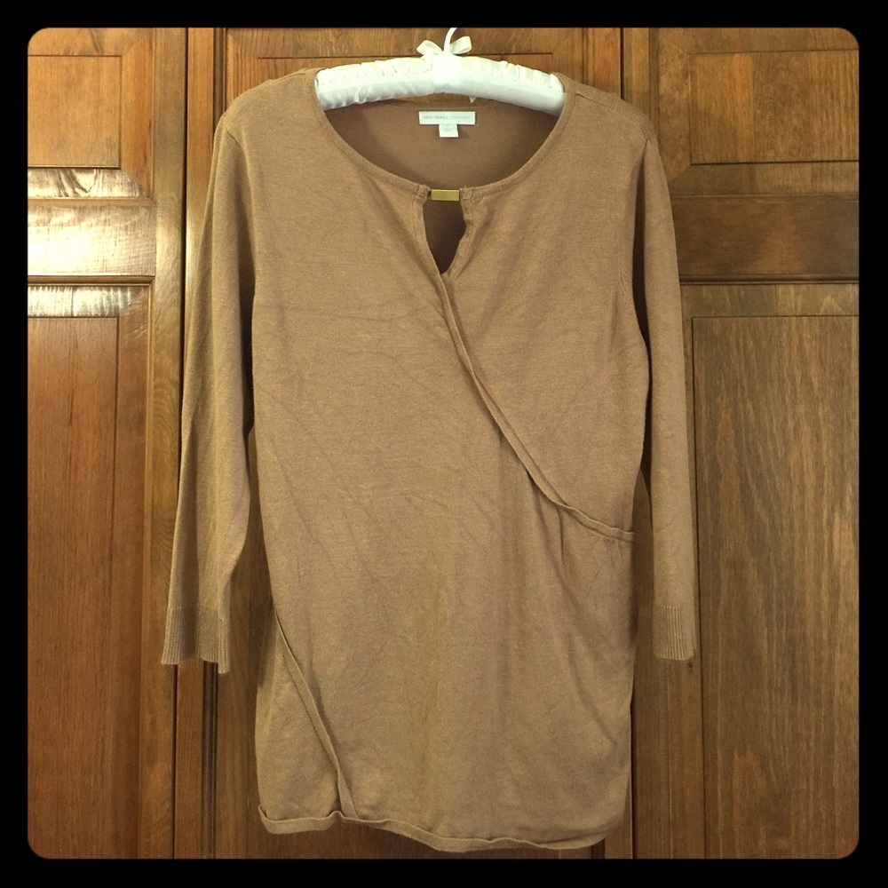 New York & Company Tan Long Sleeved Sweater Size M