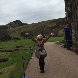 Meet your Posher, Caroline