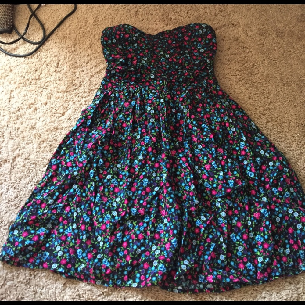 NWT floral strapless dress