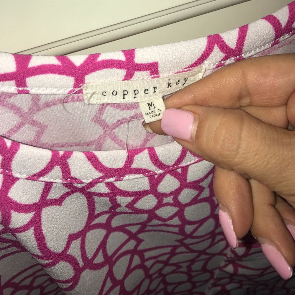 Dillard’s Pink & White Top Kids Medium - Picture 4 of 4