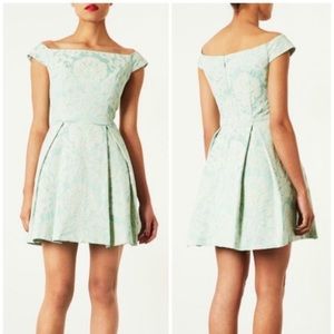 🎉SALE!🎉 Topshop glam off shoulder jacquard dress