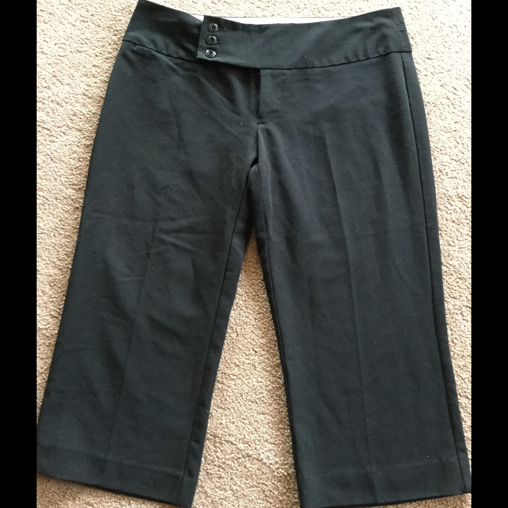 EUC Maurices size 5/6 black dress capris