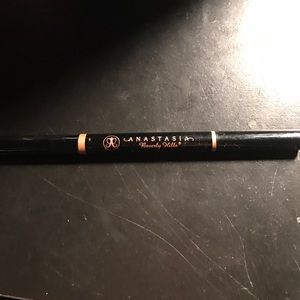 Anastasia Beverly Hills brow definer