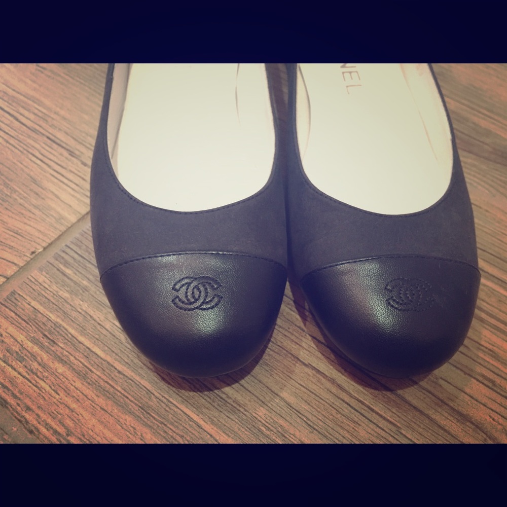 CHANEL classic black flats, chain detail on heel