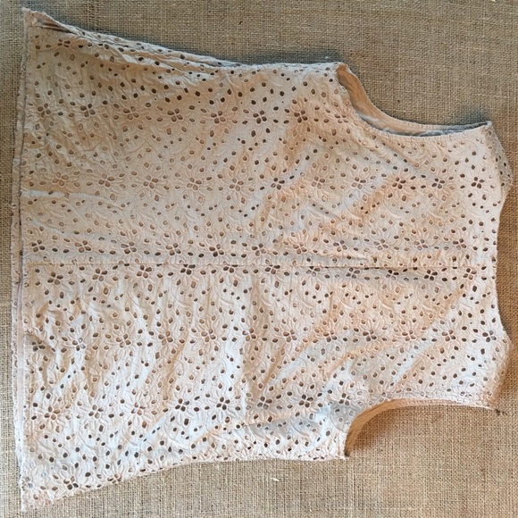 Talbot's Beige Eyelet Sleeveless Top - Picture 3 of 3