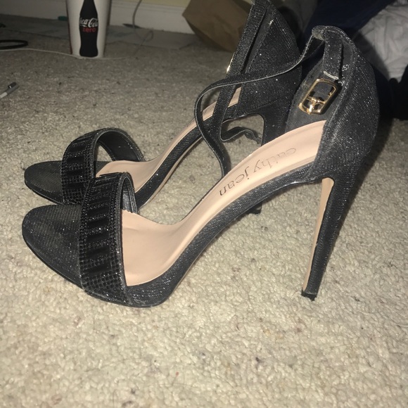heels - Picture 3 of 3