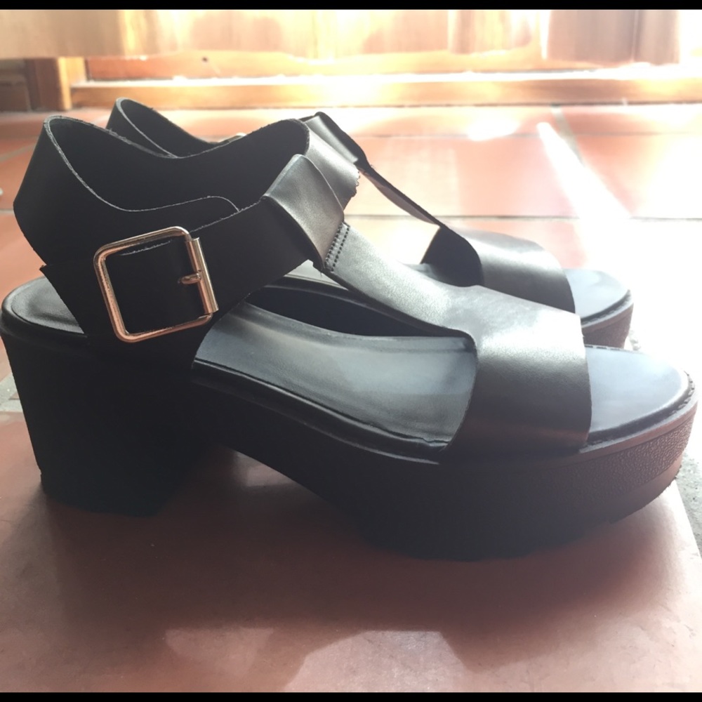 Candie's T Strap Black Platform Sandals
