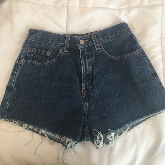 Levi cut off shorts size 4 - Picture 2 of 4