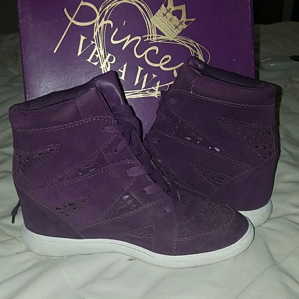 Vera Wang wedge shoes