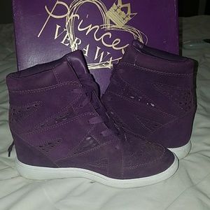 Vera Wang wedge shoes