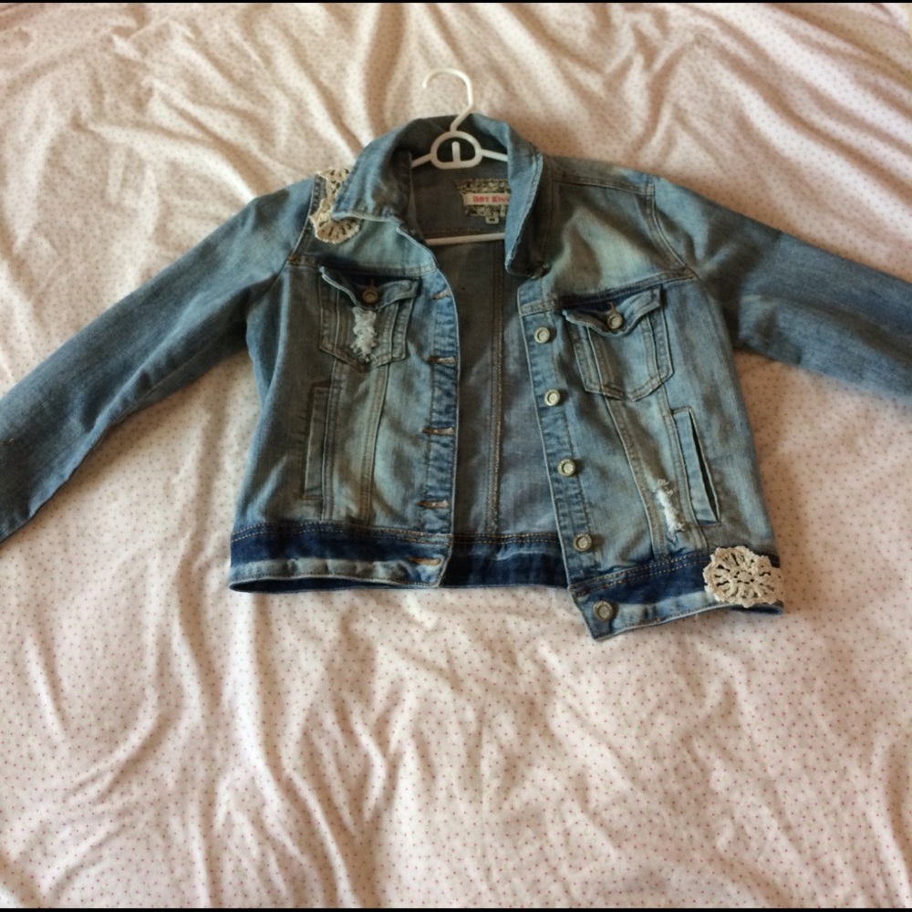 Jean jacket with lace detailing