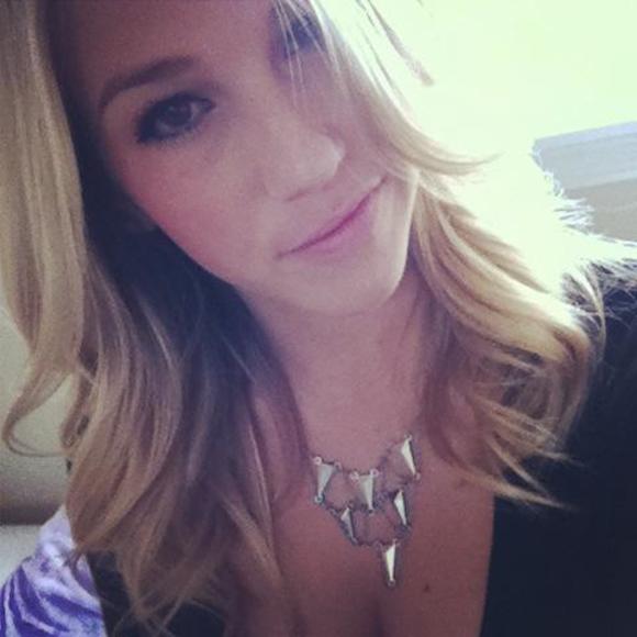 Meet your Posher, Tessa - Picture 1 of 1