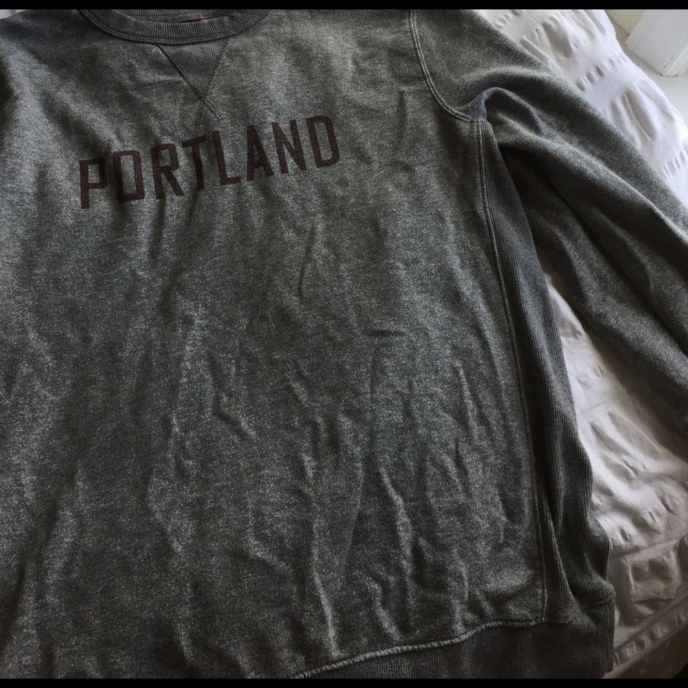 Simple grey pullover - Picture 2 of 4