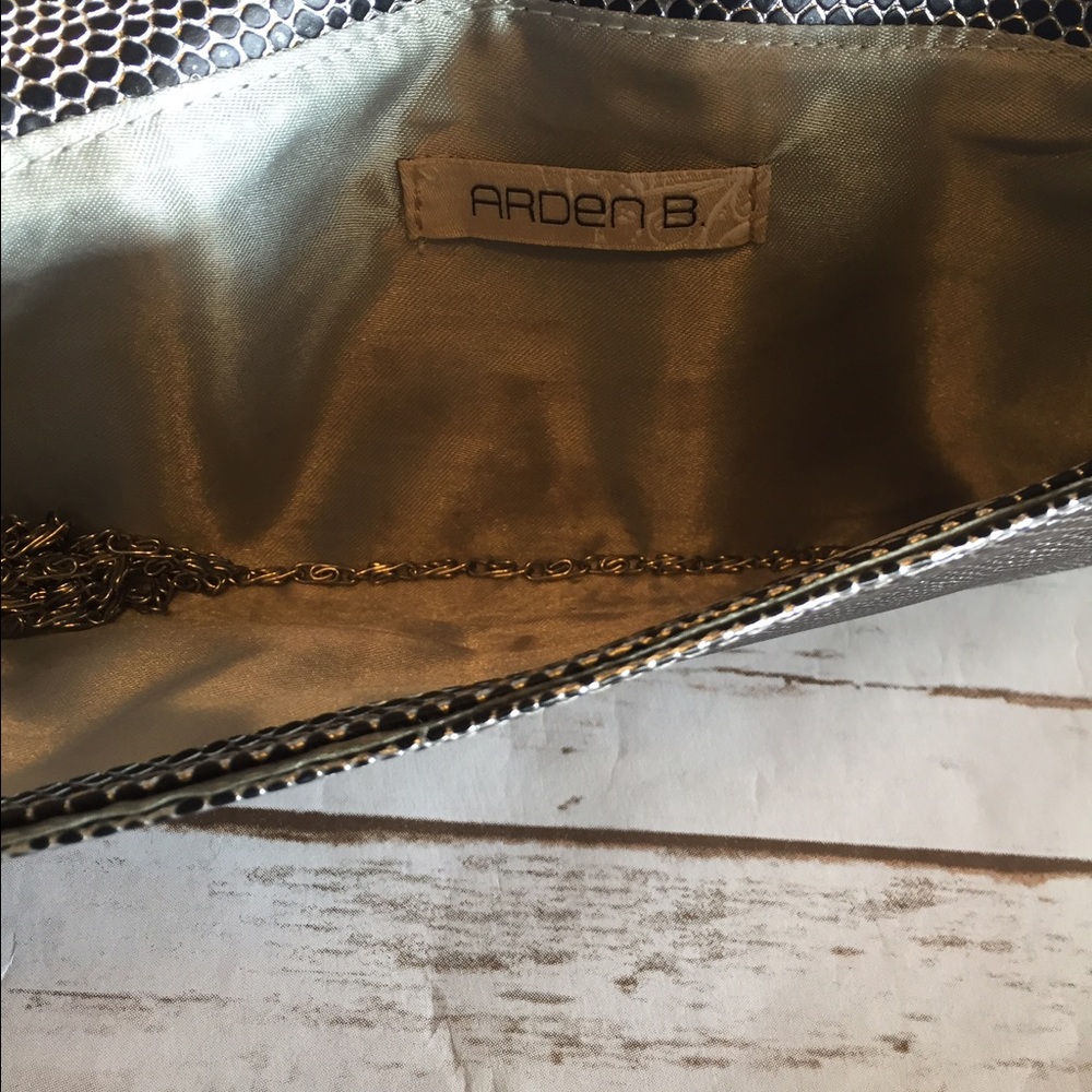 Silver Clutch - Picture 3 of 4