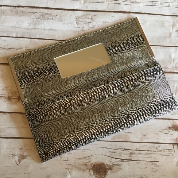 Silver Clutch - Picture 2 of 4