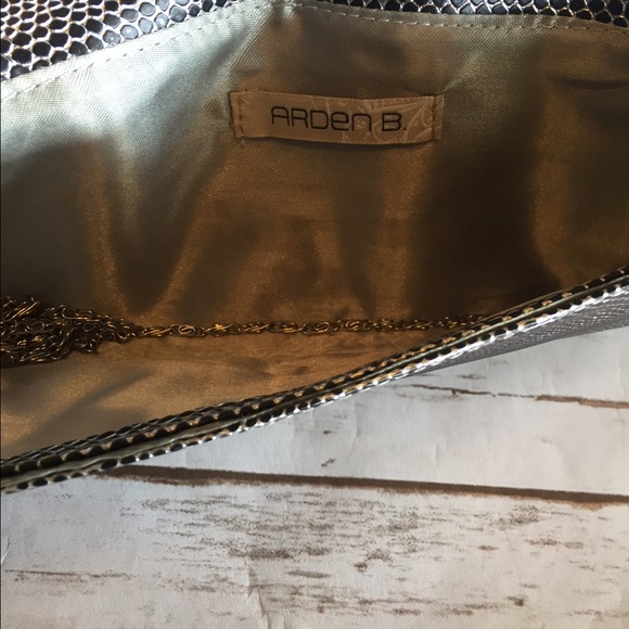 Silver Clutch - Picture 3 of 4