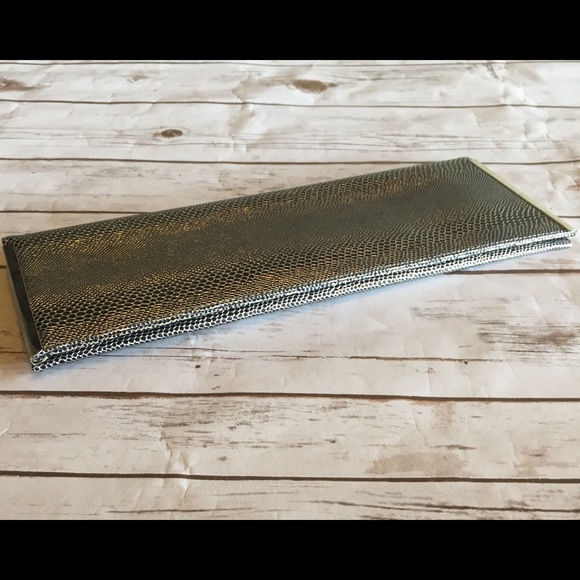 Silver Clutch - Picture 4 of 4