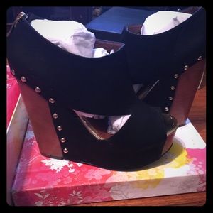 Black Chinese laundry jam session