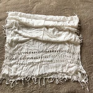 White fringe scarf
