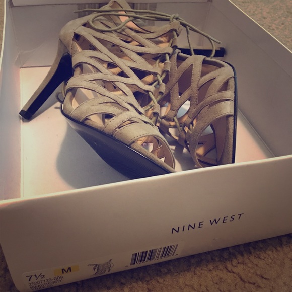 Nine West heels - Picture 2 of 4